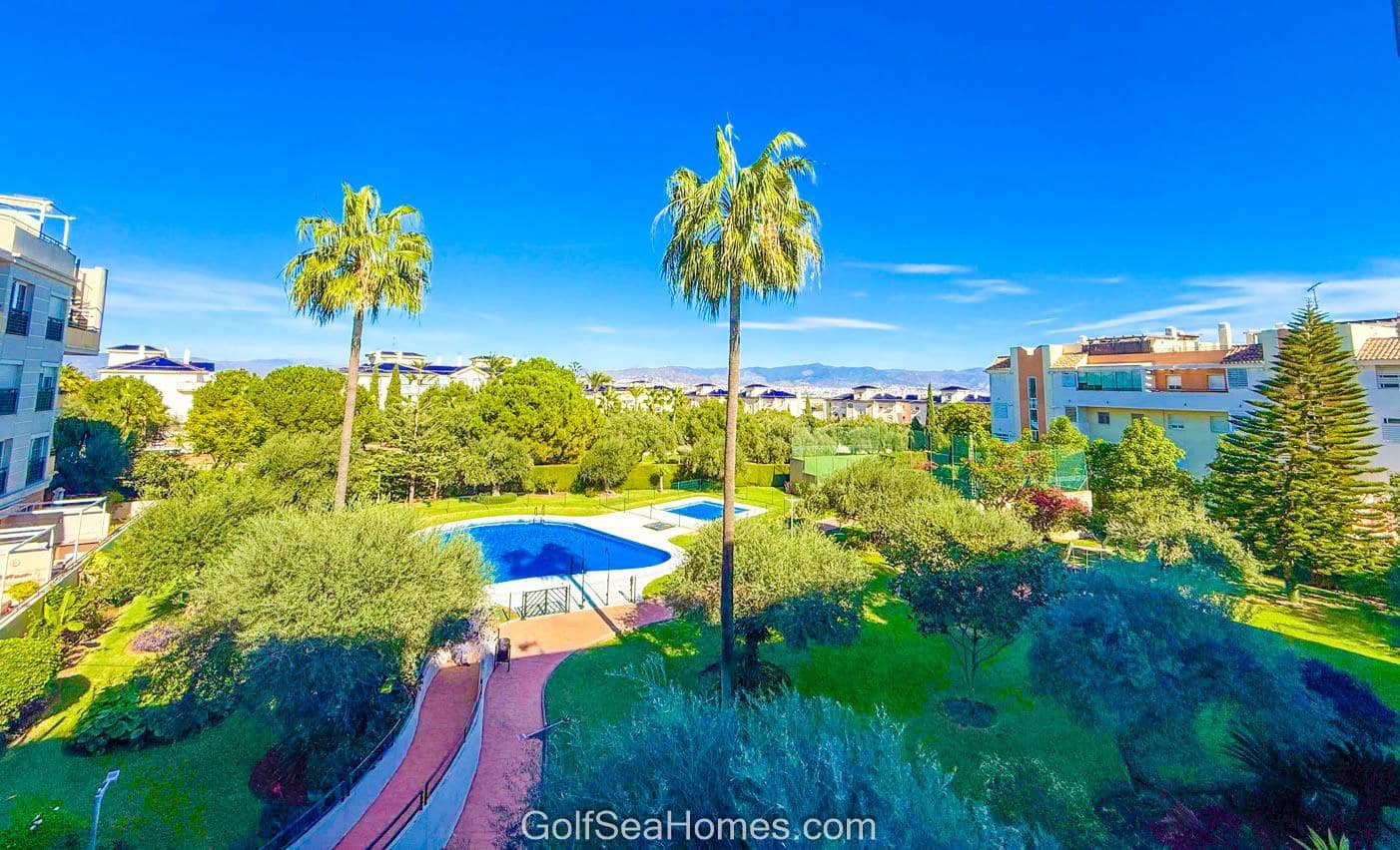 3 bedroom Flat for rent in Malaga city with pool garage - € 1,400 (Ref: 9374835)