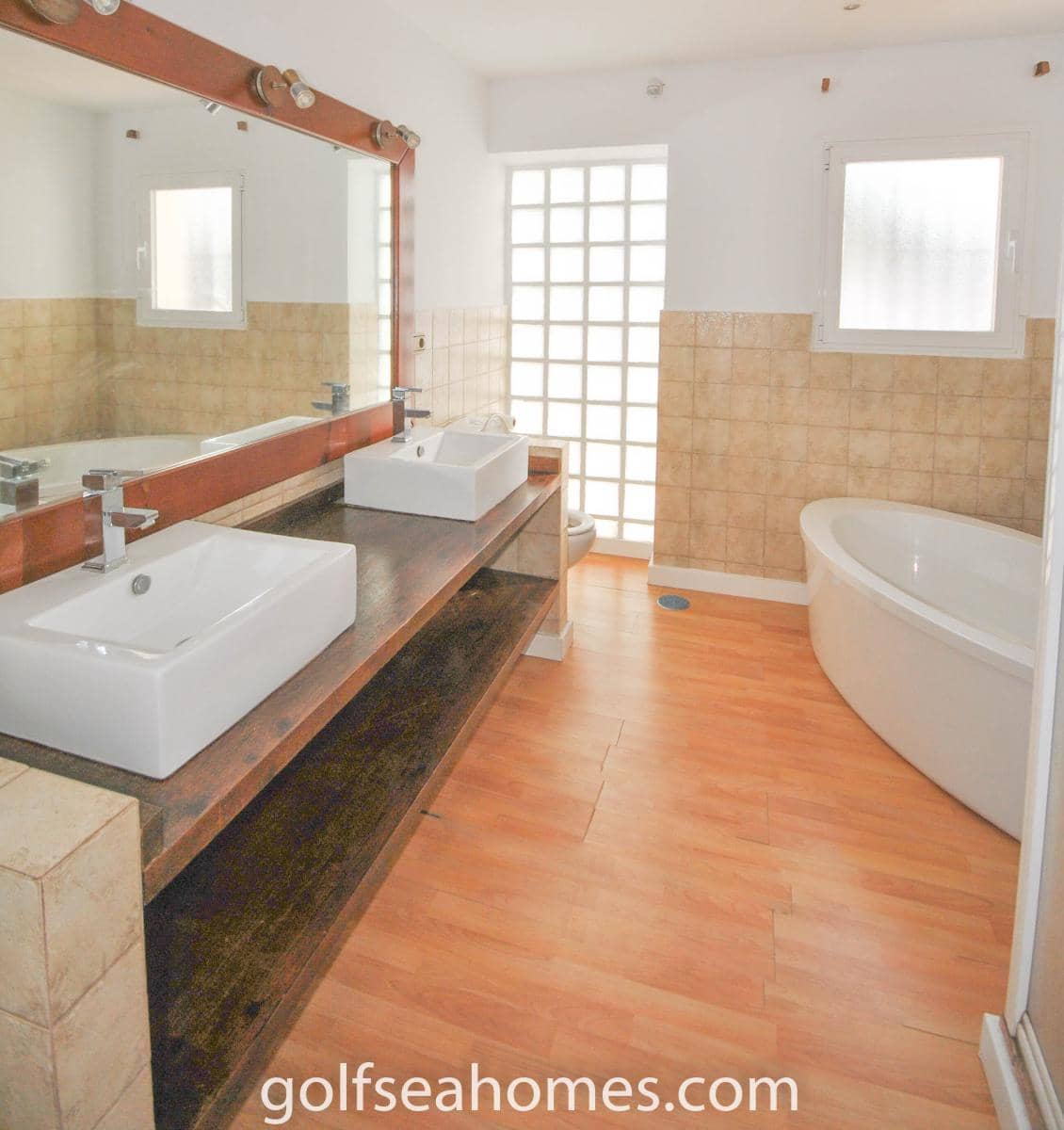 Chalet de 4 habitaciones en Benalmadena Costa en alquiler con piscina garaje - 3.500 € (Ref: 9478519)