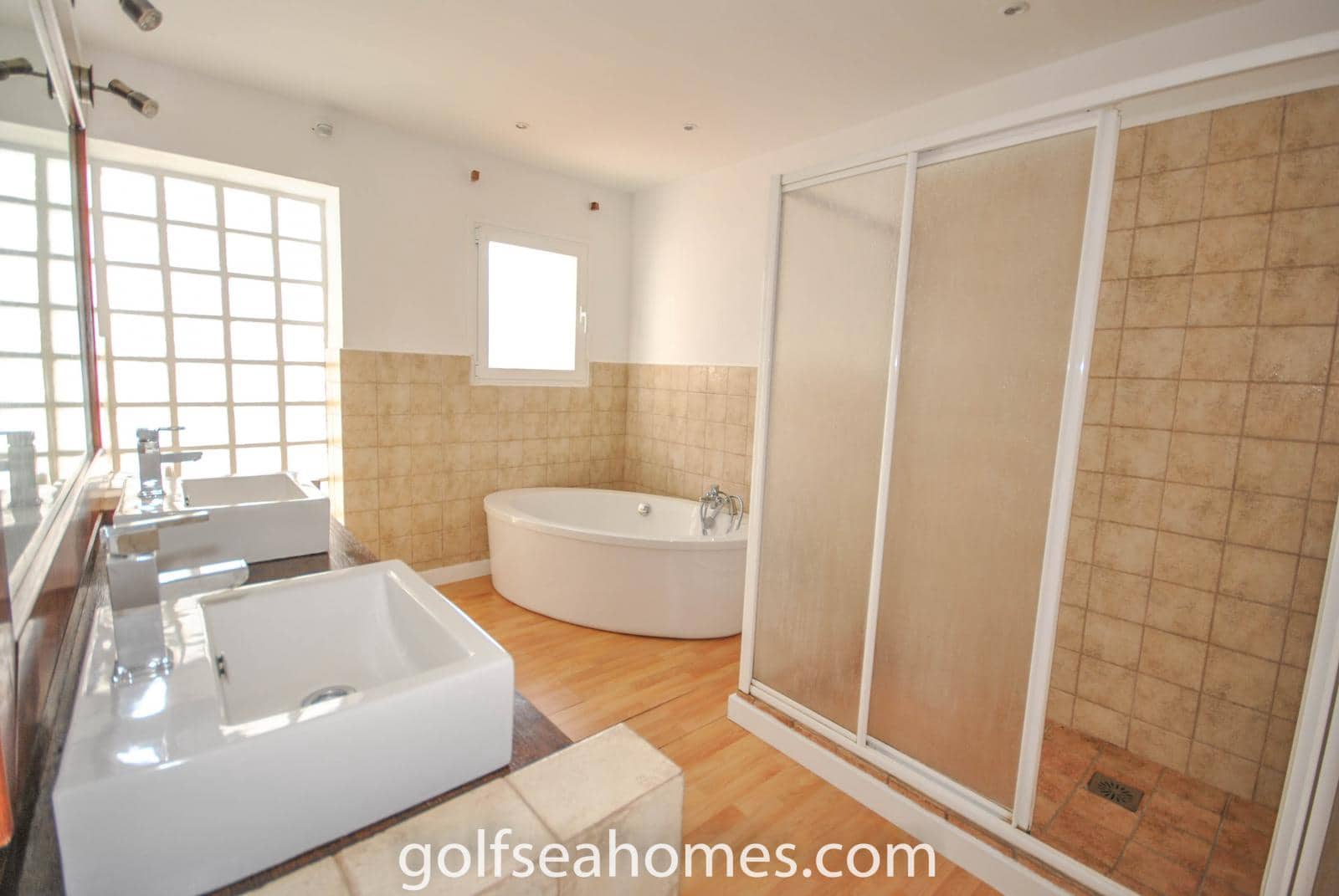 Chalet de 4 habitaciones en Benalmadena Costa en alquiler con piscina garaje - 3.500 € (Ref: 9478519)