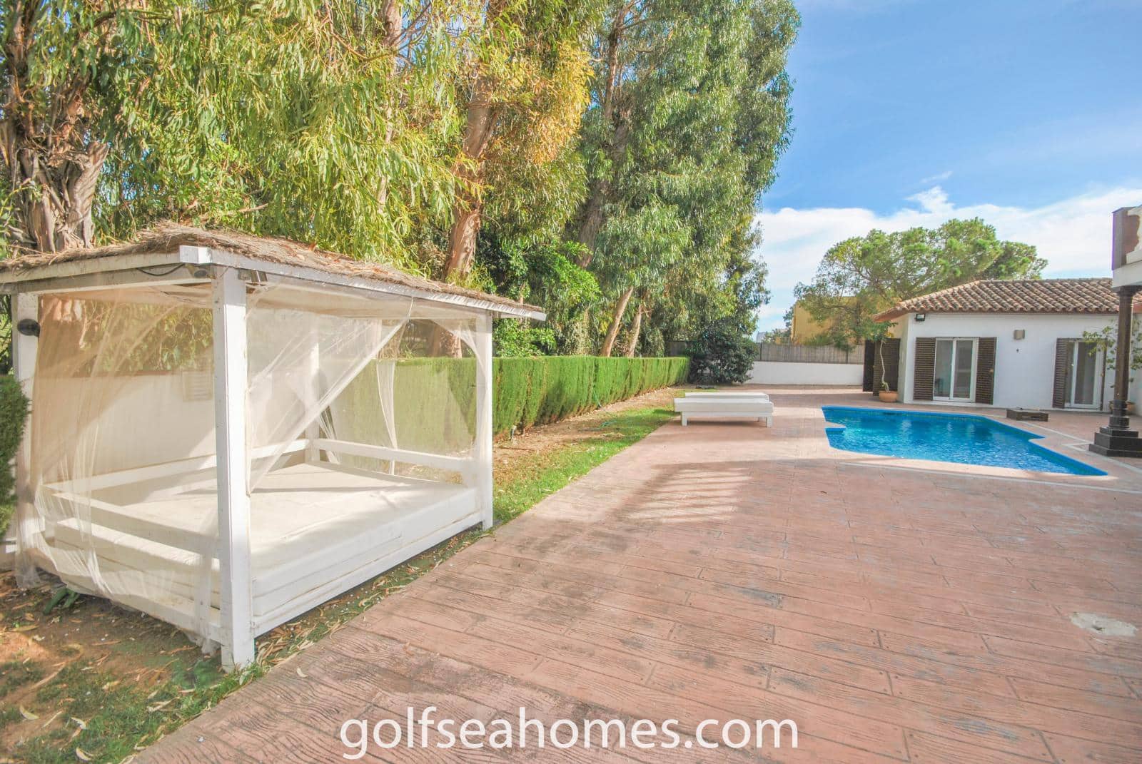 Chalet de 4 habitaciones en Benalmadena Costa en alquiler con piscina garaje - 3.500 € (Ref: 9478519)