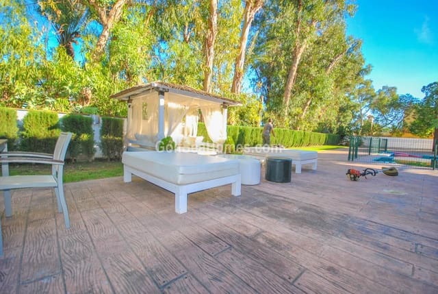 Chalet de 4 habitaciones en Benalmadena Costa, Benalmádena en alquiler con piscina garaje - 3.500 € (Ref: 9478519)