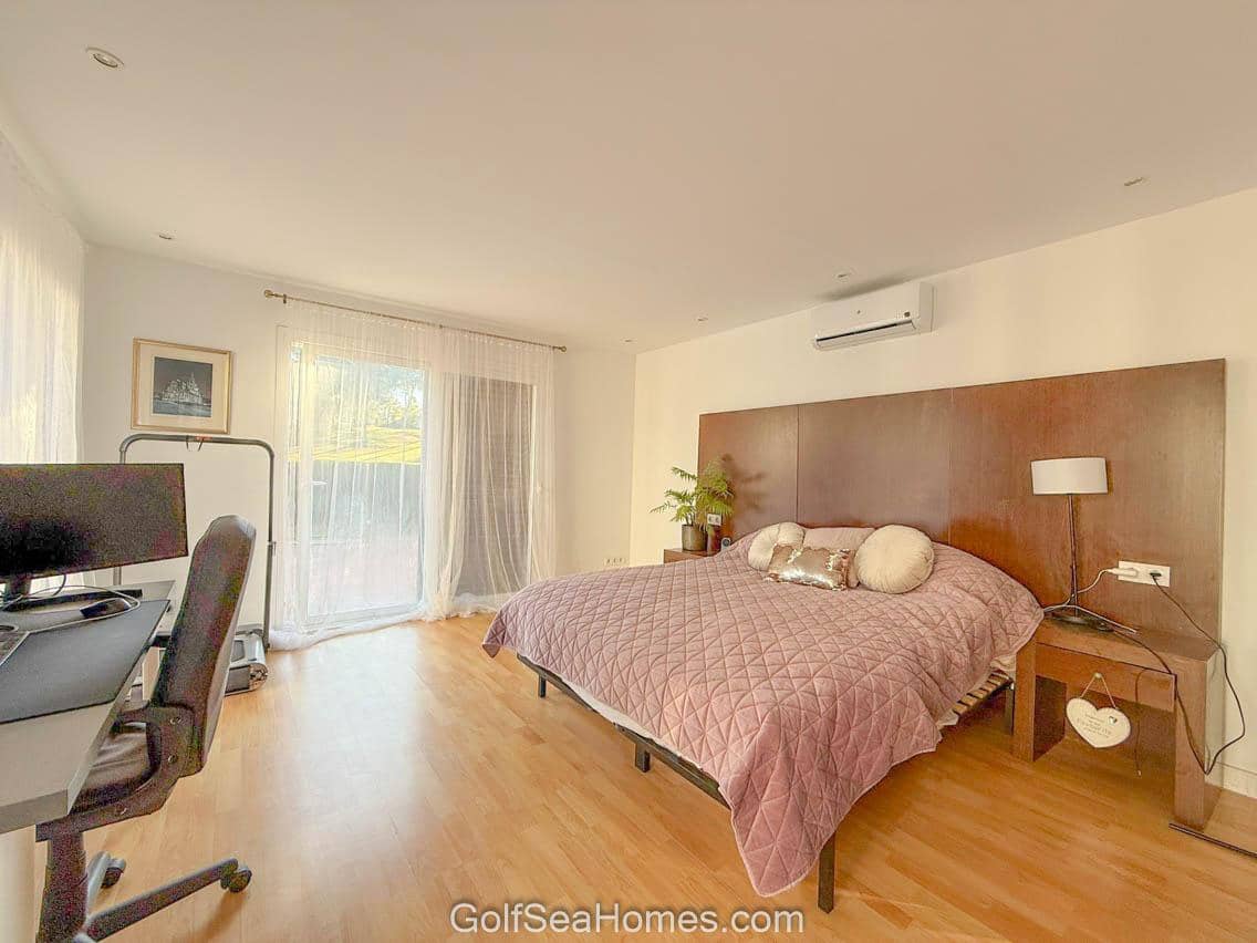Chalet de 4 habitaciones en Benalmadena Costa en alquiler con piscina garaje - 3.500 € (Ref: 9478519)