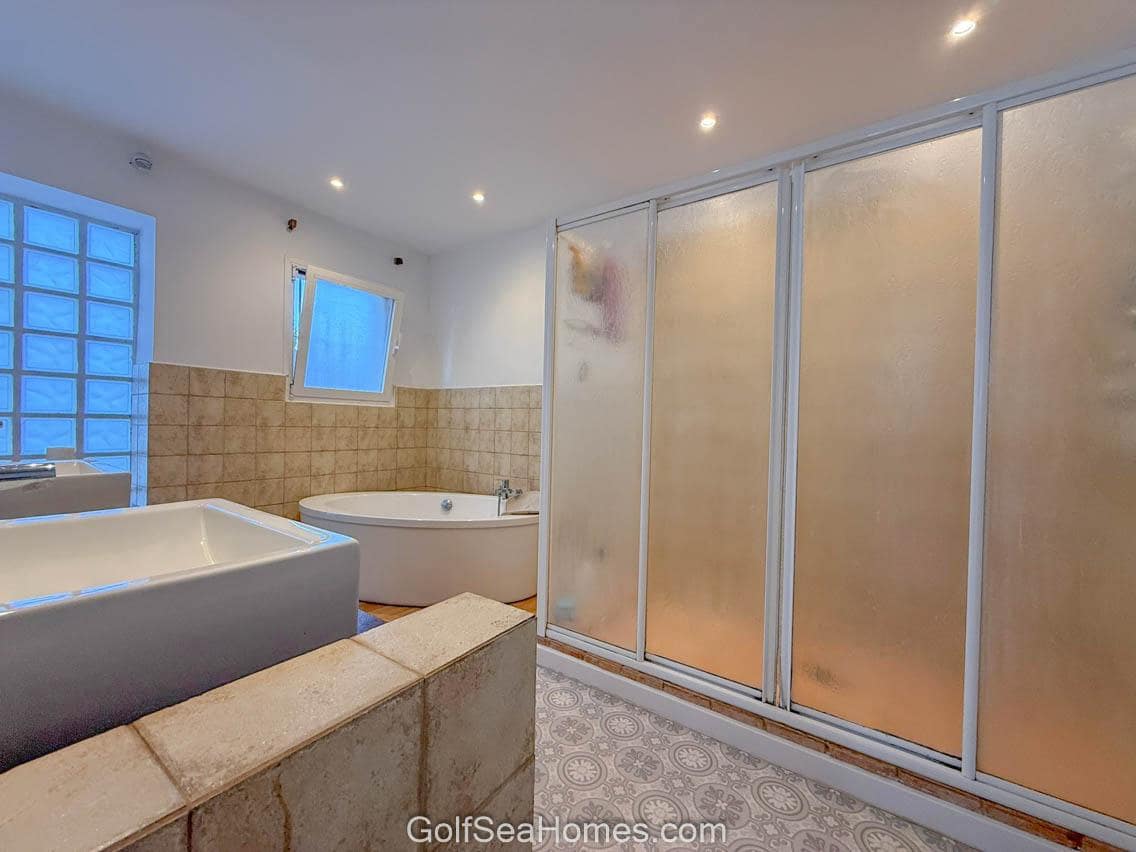 Chalet de 4 habitaciones en Benalmadena Costa en alquiler con piscina garaje - 3.500 € (Ref: 9478519)