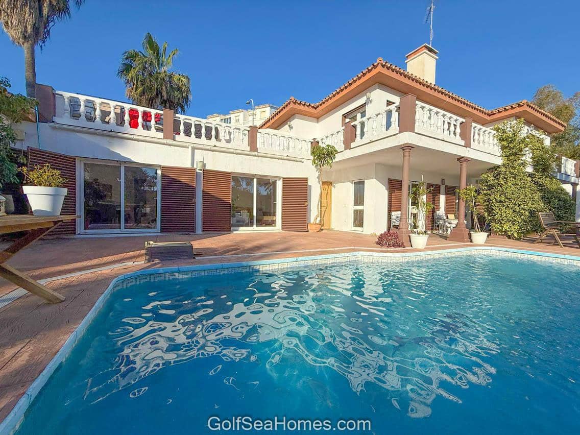 Chalet de 4 habitaciones en Benalmadena Costa en alquiler con piscina garaje - 3.500 € (Ref: 9478519)