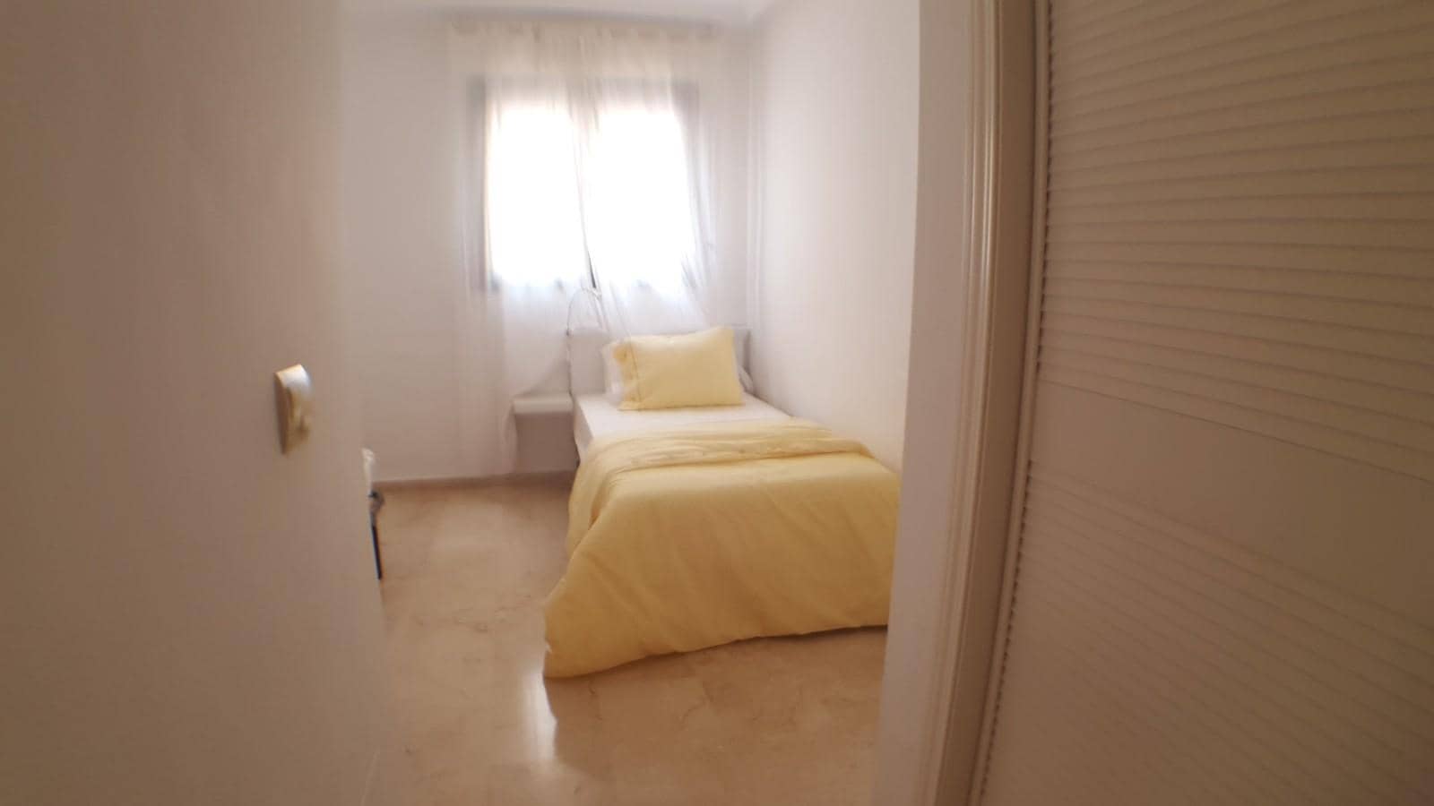 2 slaapkamer Flat te huur in Torrequebrada met zwembad garage - € 1.400 (Ref: 9506242)