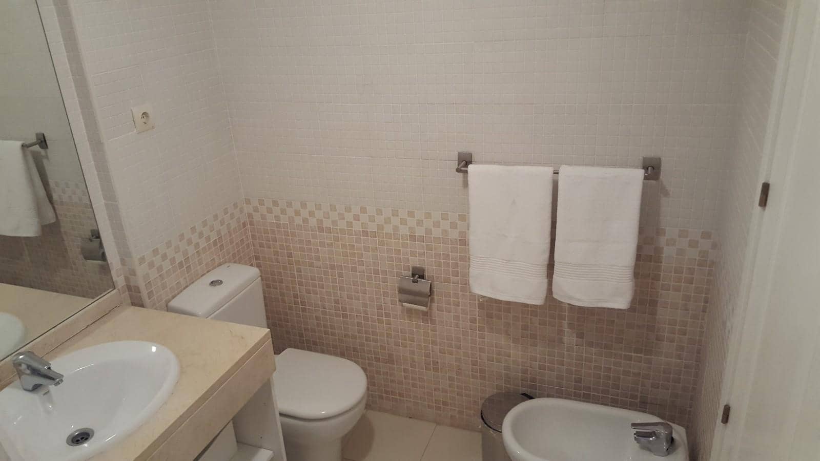 2 slaapkamer Flat te huur in Torrequebrada met zwembad garage - € 1.400 (Ref: 9506242)