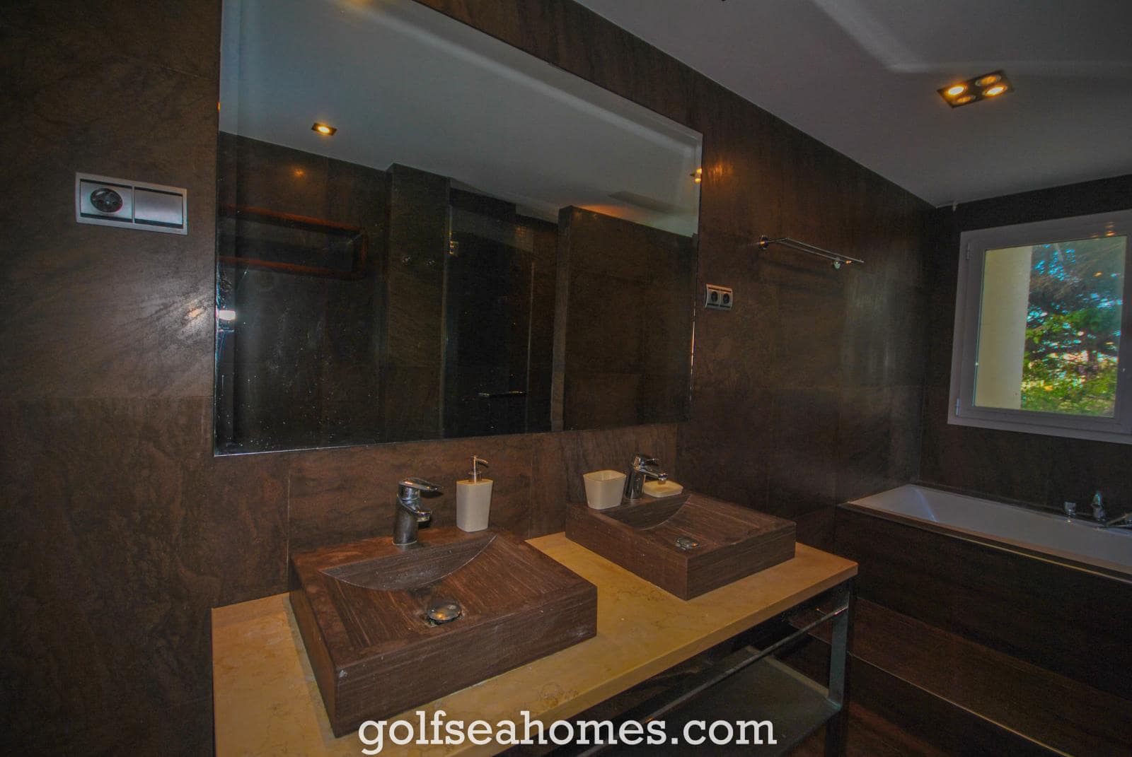 Piso de 3 habitaciones en Benalmadena Costa en alquiler con piscina garaje - 2.000 € (Ref: 9520510)