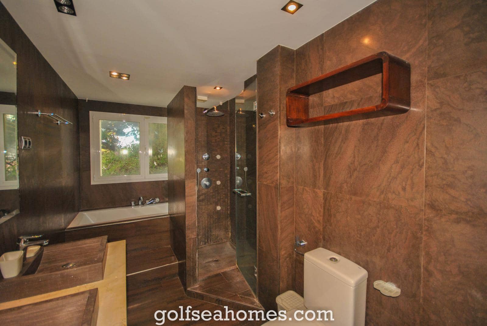 Piso de 3 habitaciones en Benalmadena Costa en alquiler con piscina garaje - 2.000 € (Ref: 9520510)