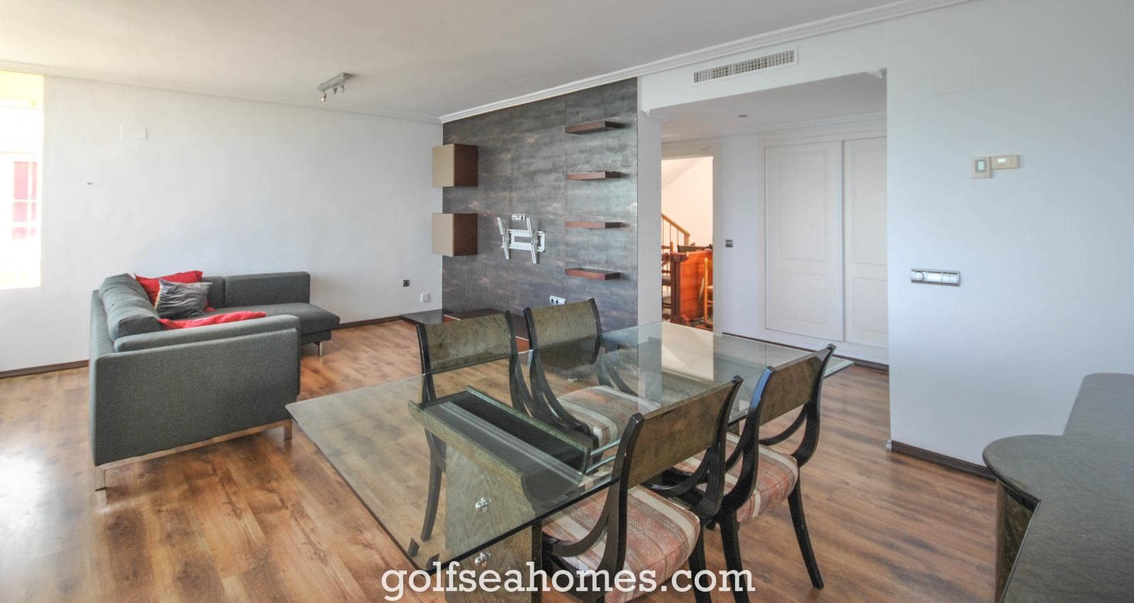 Piso de 3 habitaciones en Benalmadena Costa en alquiler con piscina garaje - 2.000 € (Ref: 9520510)