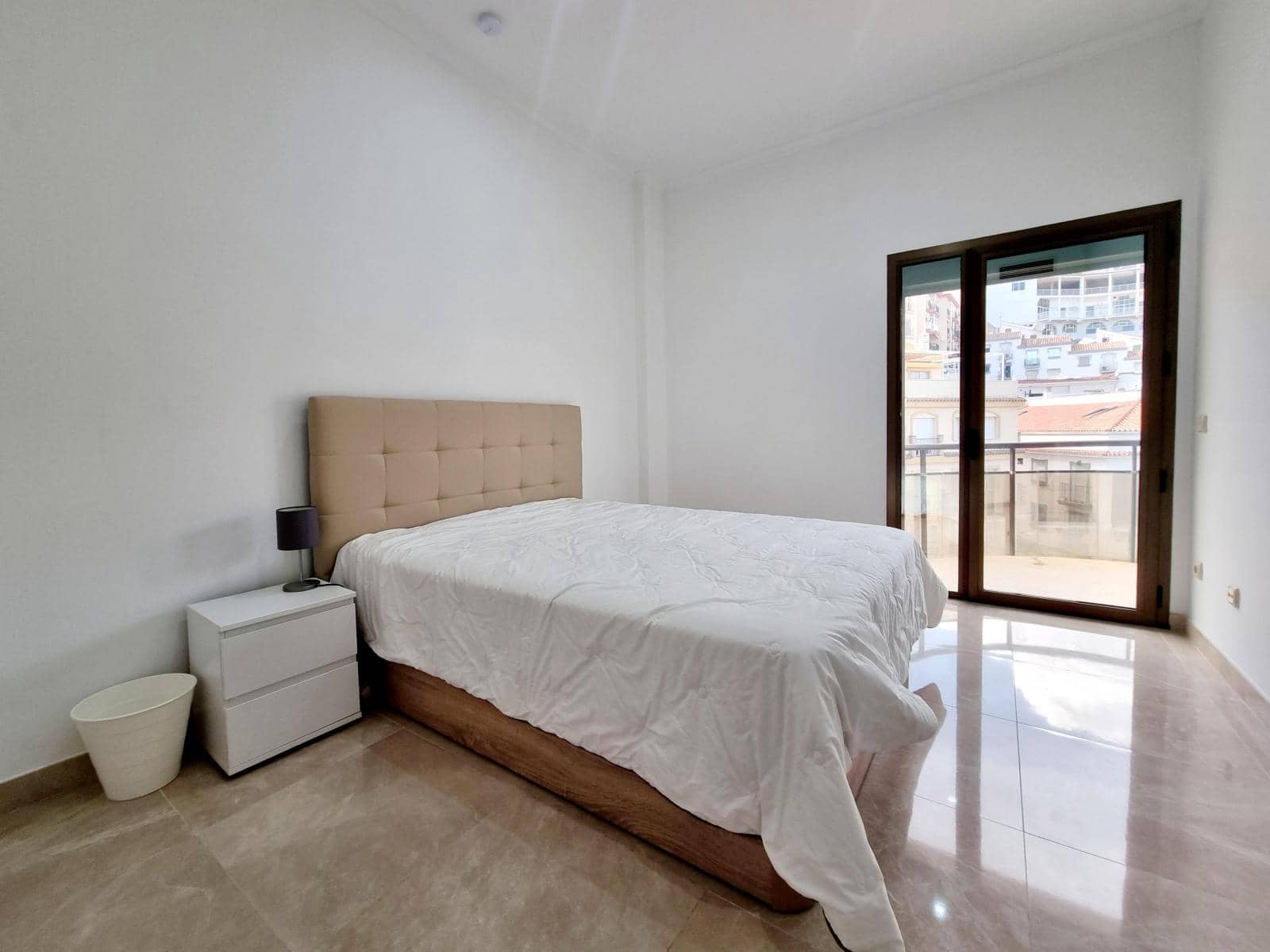 Apartamento de 4 habitaciones en Torremolinos en alquiler con piscina garaje - 3.000 € (Ref: 9573694)