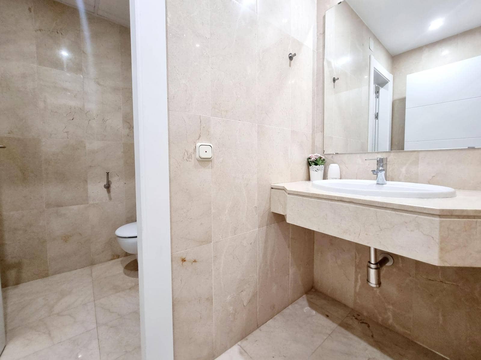 Apartamento de 4 habitaciones en Torremolinos en alquiler con piscina garaje - 3.000 € (Ref: 9573694)