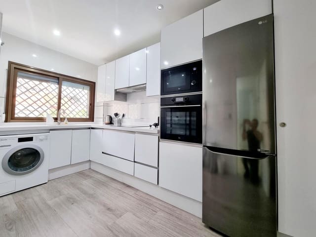 4 slaapkamer Appartement te huur in Torremolinos met zwembad garage - € 3.000 (Ref: 9573694)