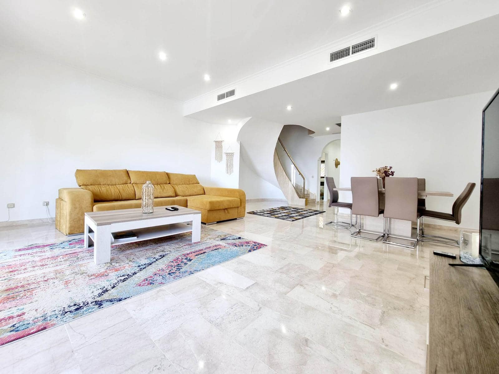 Apartamento de 4 habitaciones en Torremolinos en alquiler con piscina garaje - 3.000 € (Ref: 9573694)