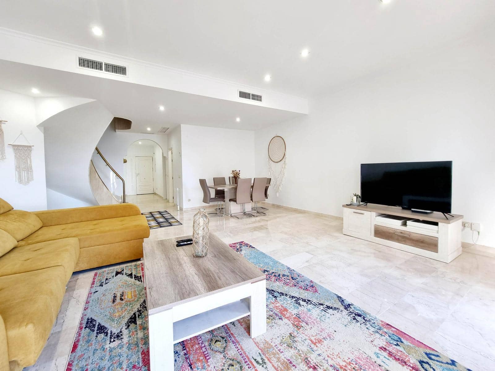 Apartamento de 4 habitaciones en Torremolinos en alquiler con piscina garaje - 3.000 € (Ref: 9573694)