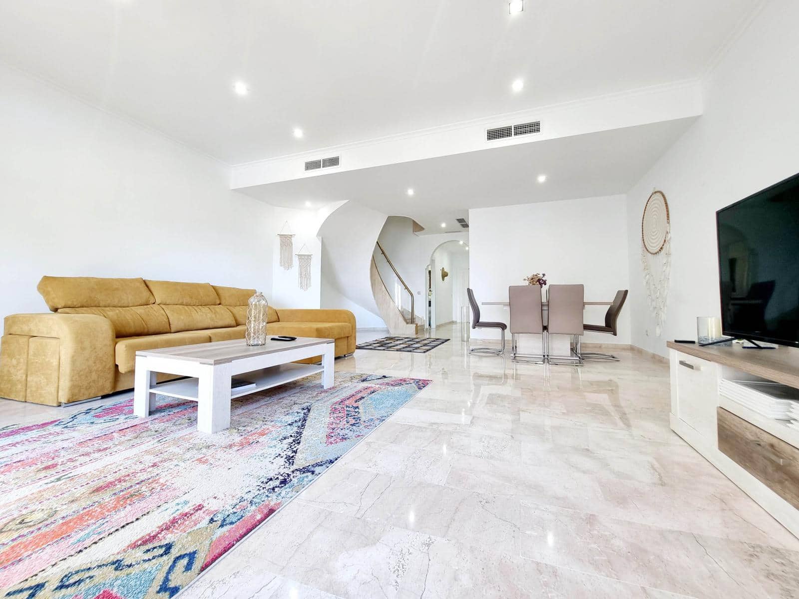 Apartamento de 4 habitaciones en Torremolinos en alquiler con piscina garaje - 3.000 € (Ref: 9573694)