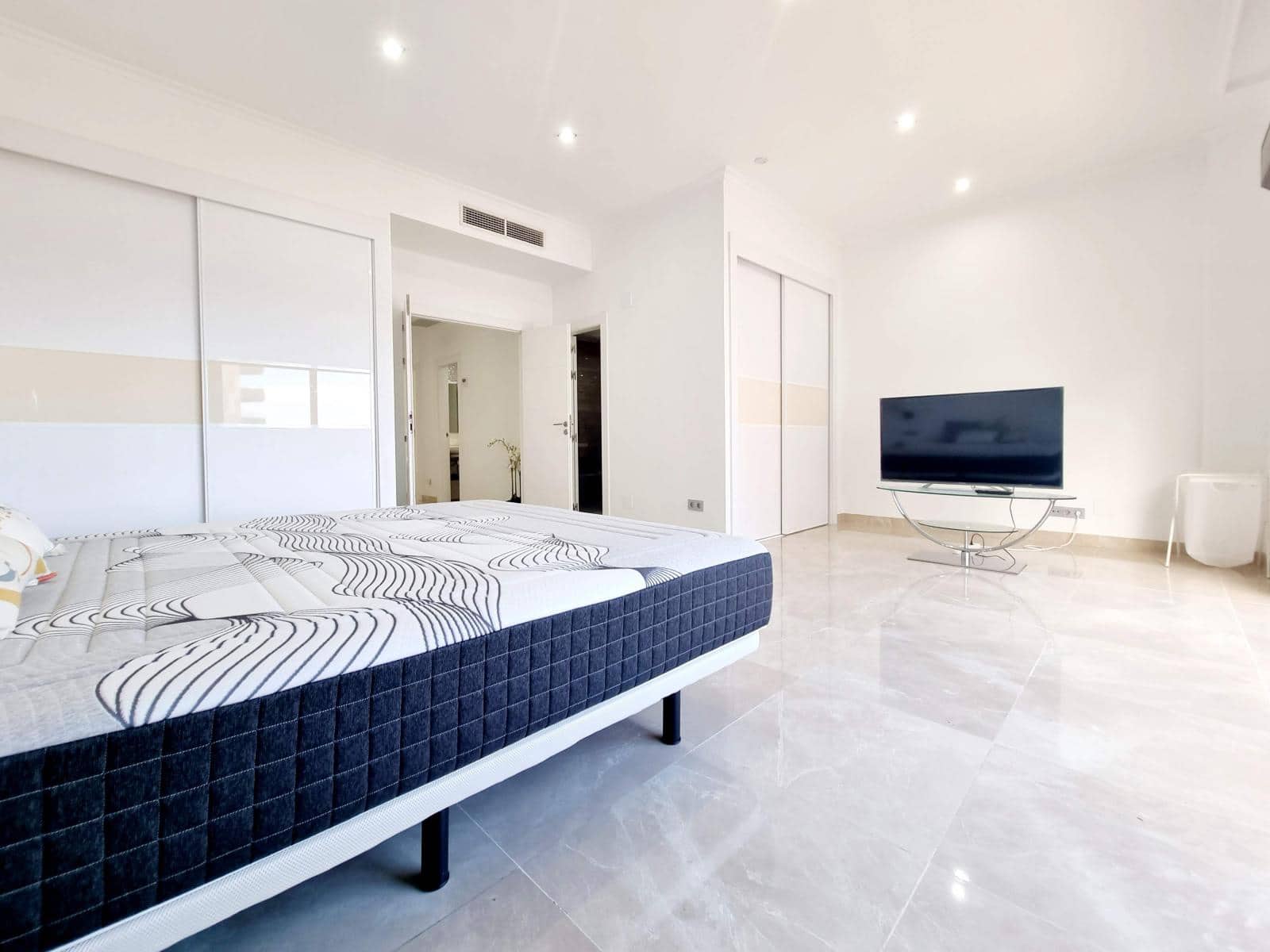 Apartamento de 4 habitaciones en Torremolinos en alquiler con piscina garaje - 3.000 € (Ref: 9573694)