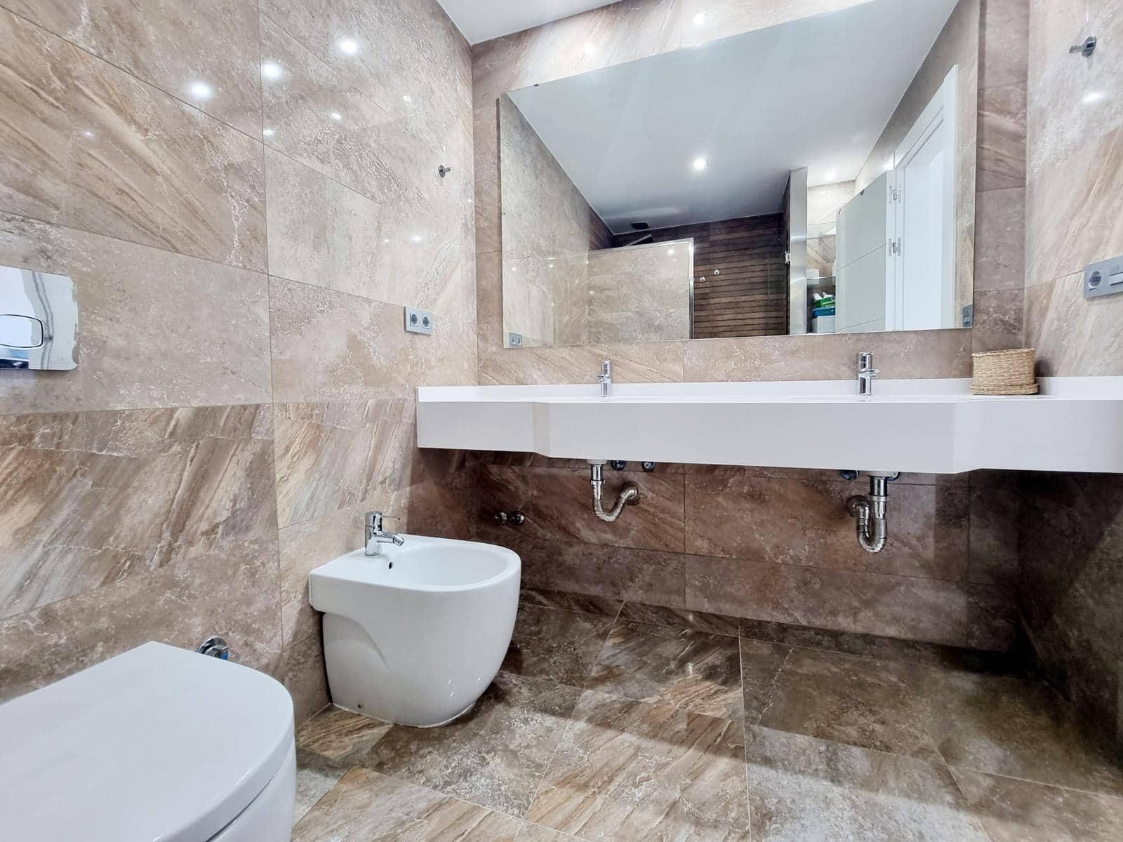 Apartamento de 4 habitaciones en Torremolinos en alquiler con piscina garaje - 3.000 € (Ref: 9573694)