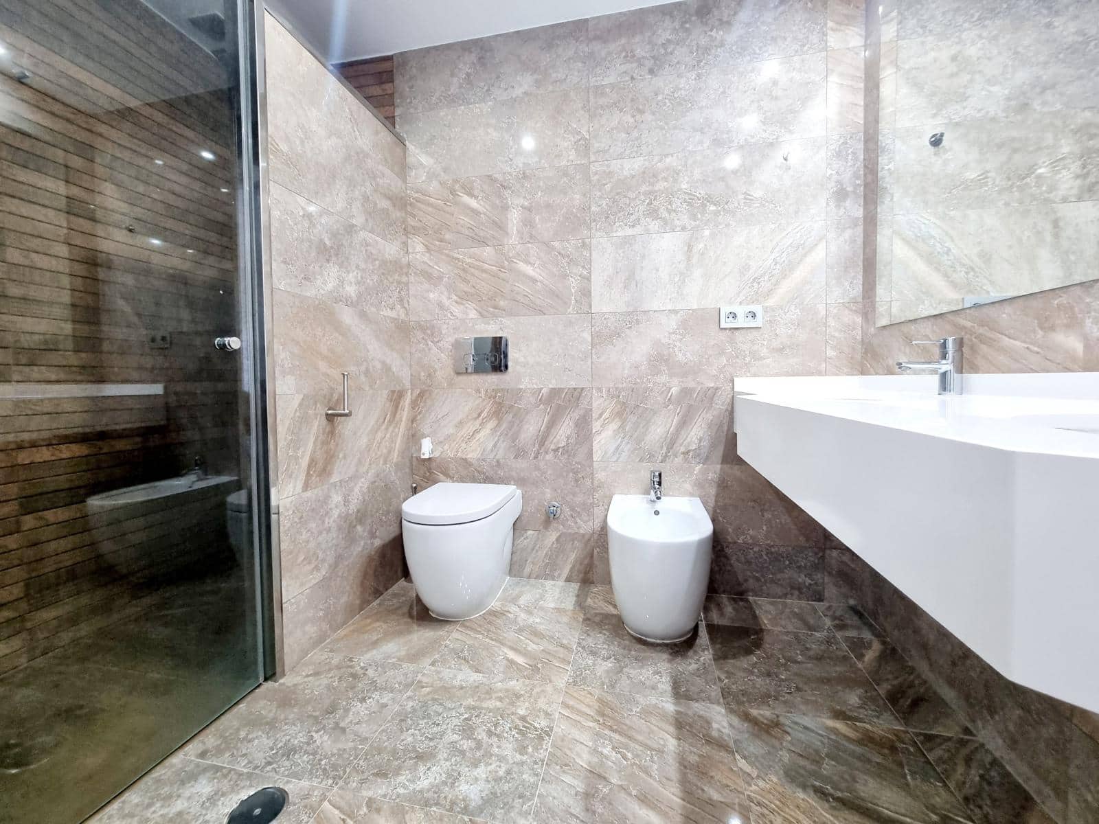 Apartamento de 4 habitaciones en Torremolinos en alquiler con piscina garaje - 3.000 € (Ref: 9573694)