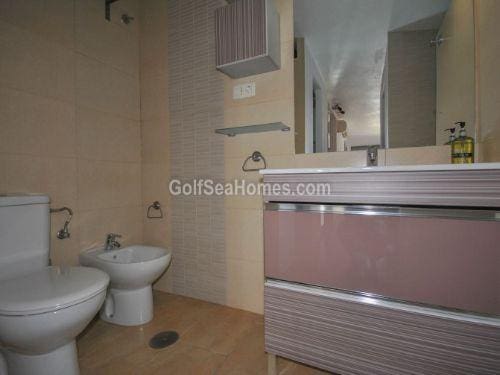 3 camera da letto Villetta Bifamiliare da affittare in Mijas Costa con piscina garage - 2.000 € (Rif: 9573695)