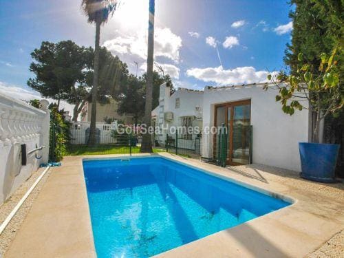 3 camera da letto Villetta Bifamiliare da affittare in Mijas Costa con piscina garage - 2.000 € (Rif: 9573695)