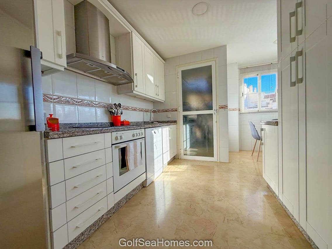 2 bedroom Flat for rent in Benalmadena with pool garage - € 1,300 (Ref: 9694199)