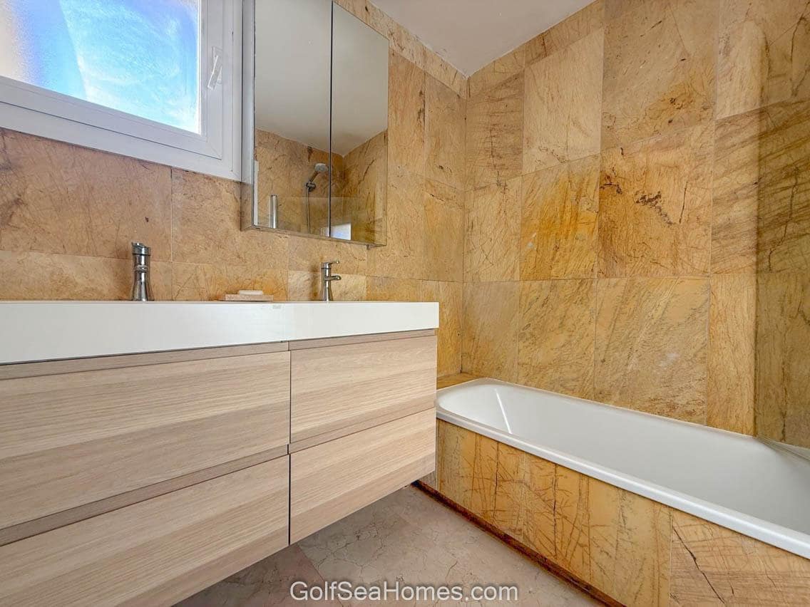 2 bedroom Flat for rent in Benalmadena with pool garage - € 1,300 (Ref: 9694199)