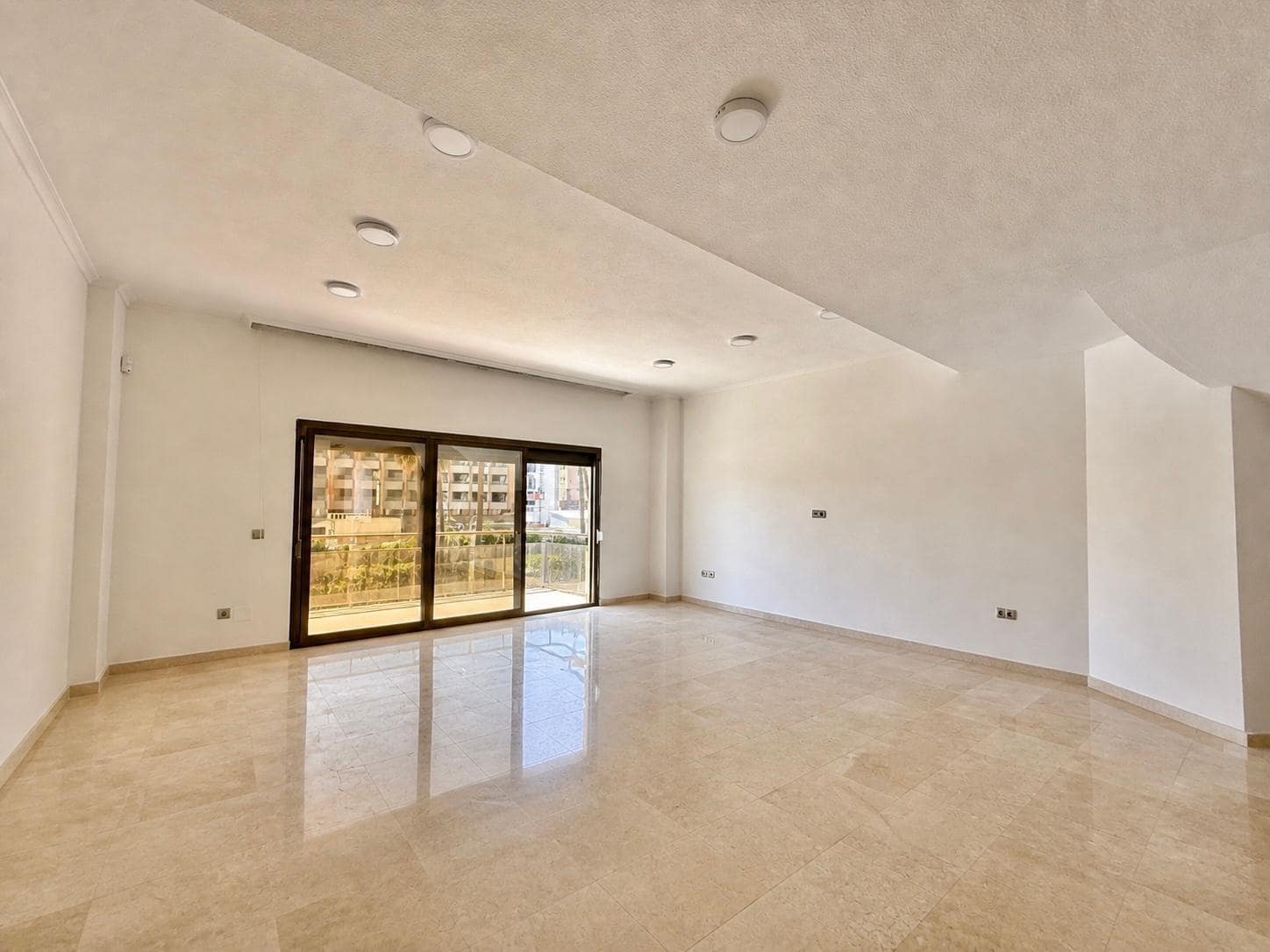 4 makuuhuone Asunto myytävänä paikassa Torremolinos mukana uima-altaan 
autotalli - 995 000 € (Ref: 9782910)