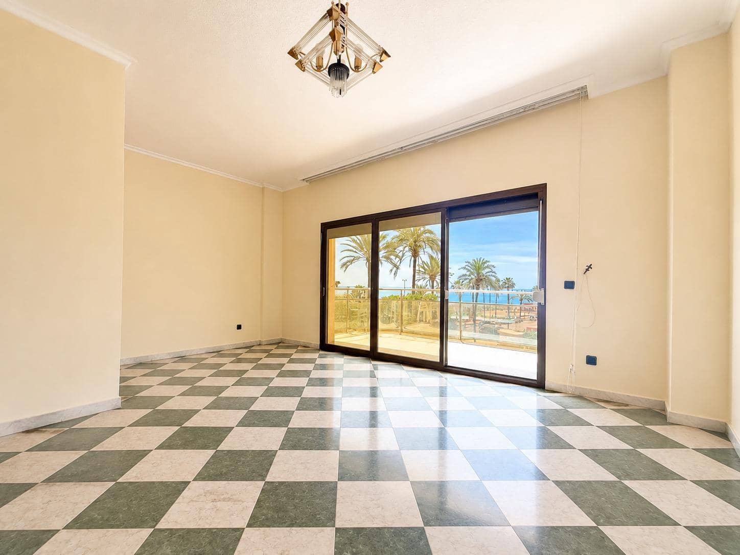4 makuuhuone Asunto myytävänä paikassa Torremolinos mukana uima-altaan 
autotalli - 995 000 € (Ref: 9782910)
