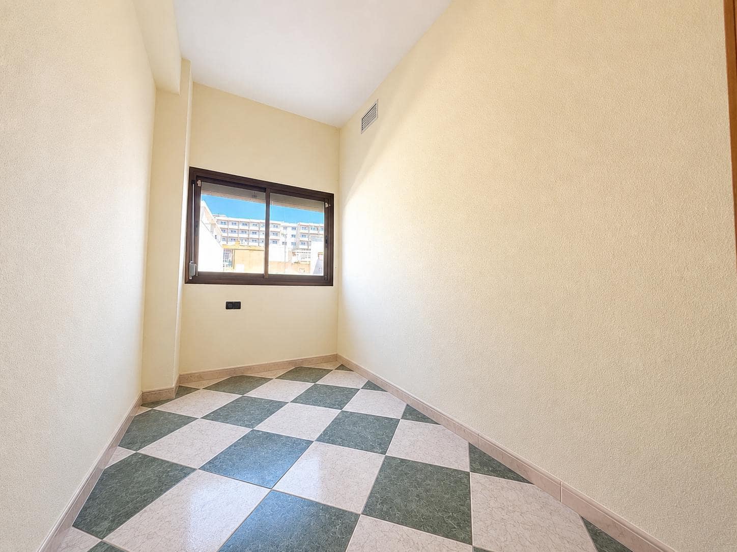 4 makuuhuone Asunto myytävänä paikassa Torremolinos mukana uima-altaan 
autotalli - 995 000 € (Ref: 9782910)