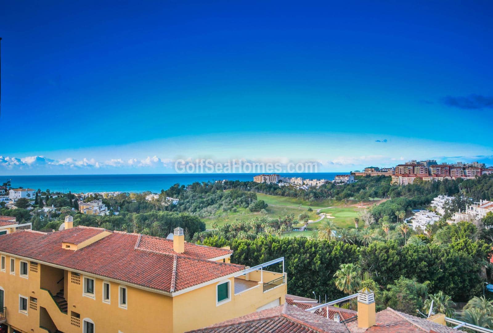 2 bedroom Apartment for sale in Benalmadena Costa with pool garage - € 398,000 (Ref: 9840662)
