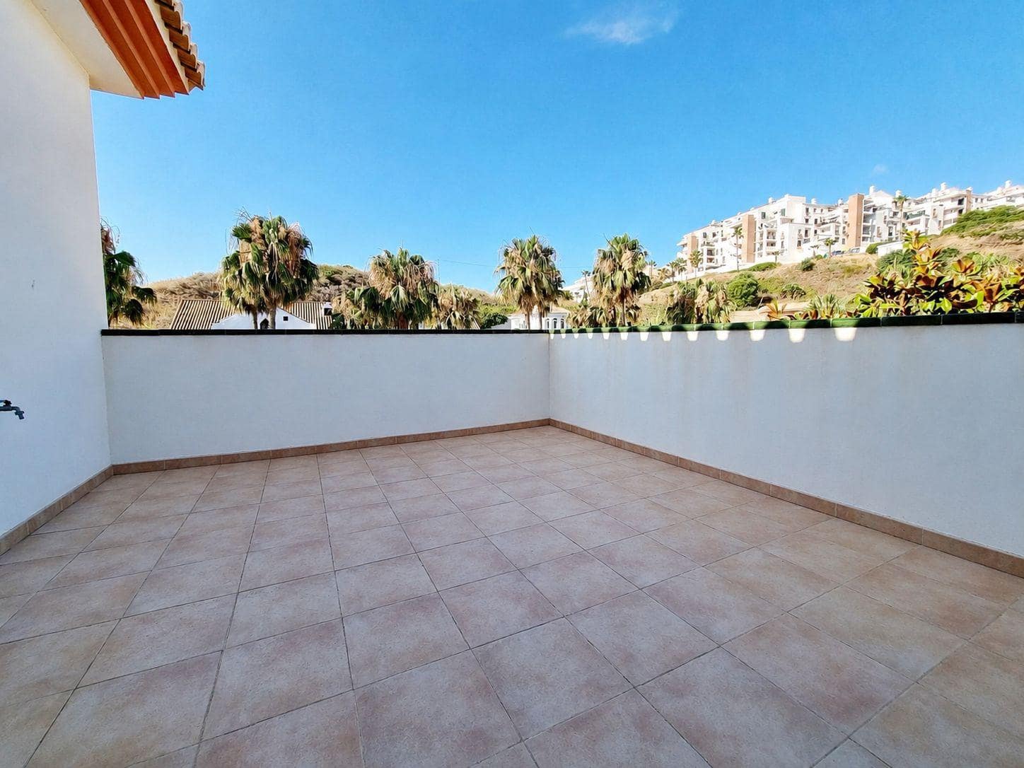 5 slaapkamer Villa te koop in Torrequebrada met zwembad garage - € 950.000 (Ref: 9850063)