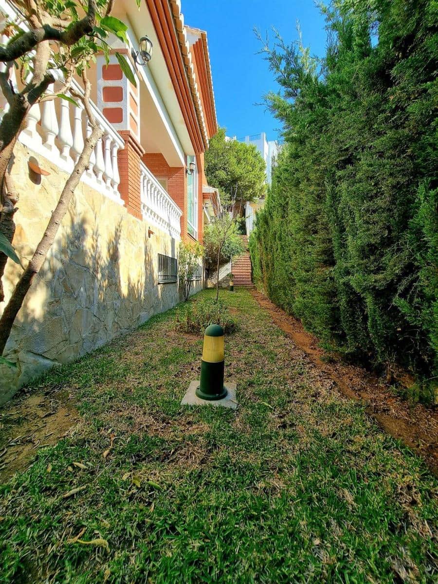 5 slaapkamer Villa te koop in Torrequebrada met zwembad garage - € 950.000 (Ref: 9850063)