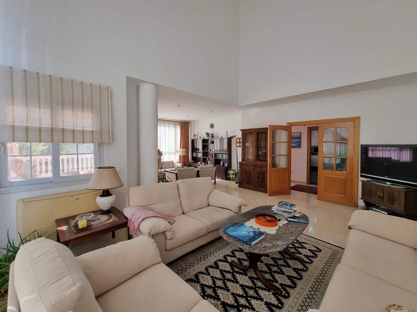 5 slaapkamer Villa te koop in Torrequebrada met zwembad garage - € 950.000 (Ref: 9850063)