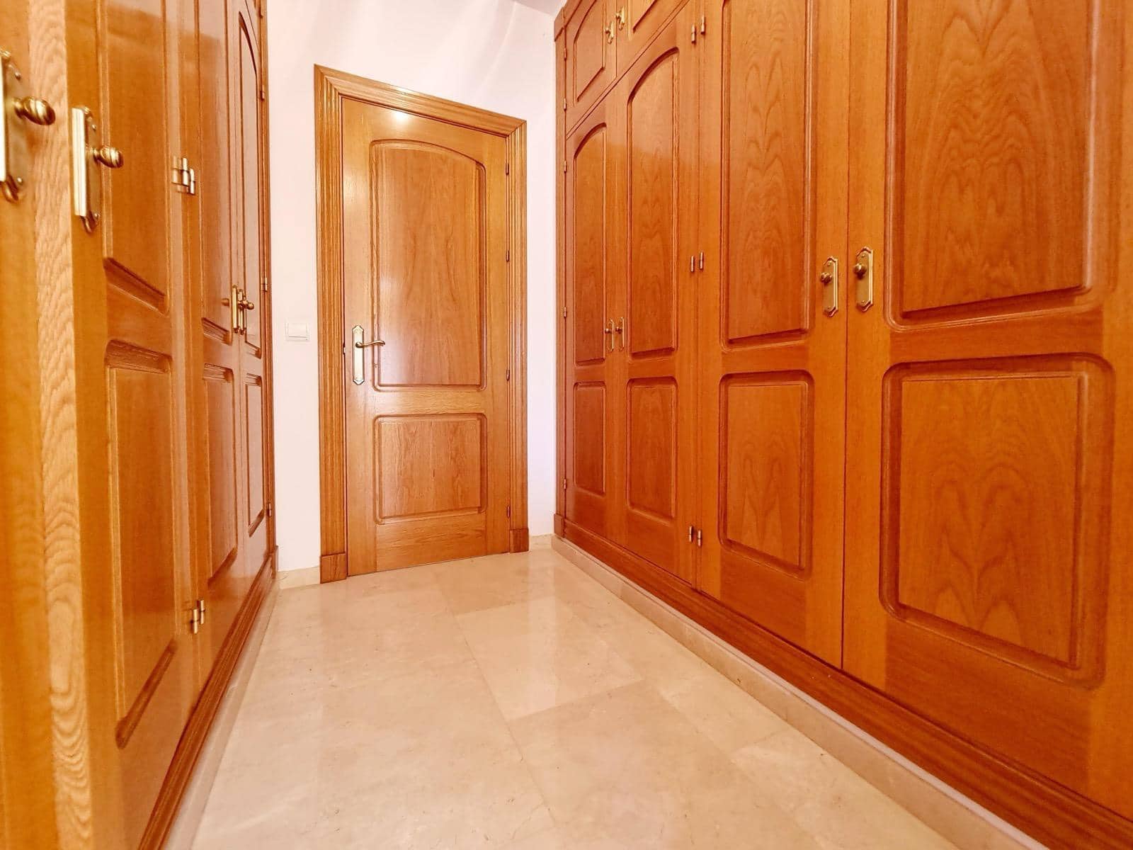 5 slaapkamer Villa te koop in Torrequebrada met zwembad garage - € 950.000 (Ref: 9850063)