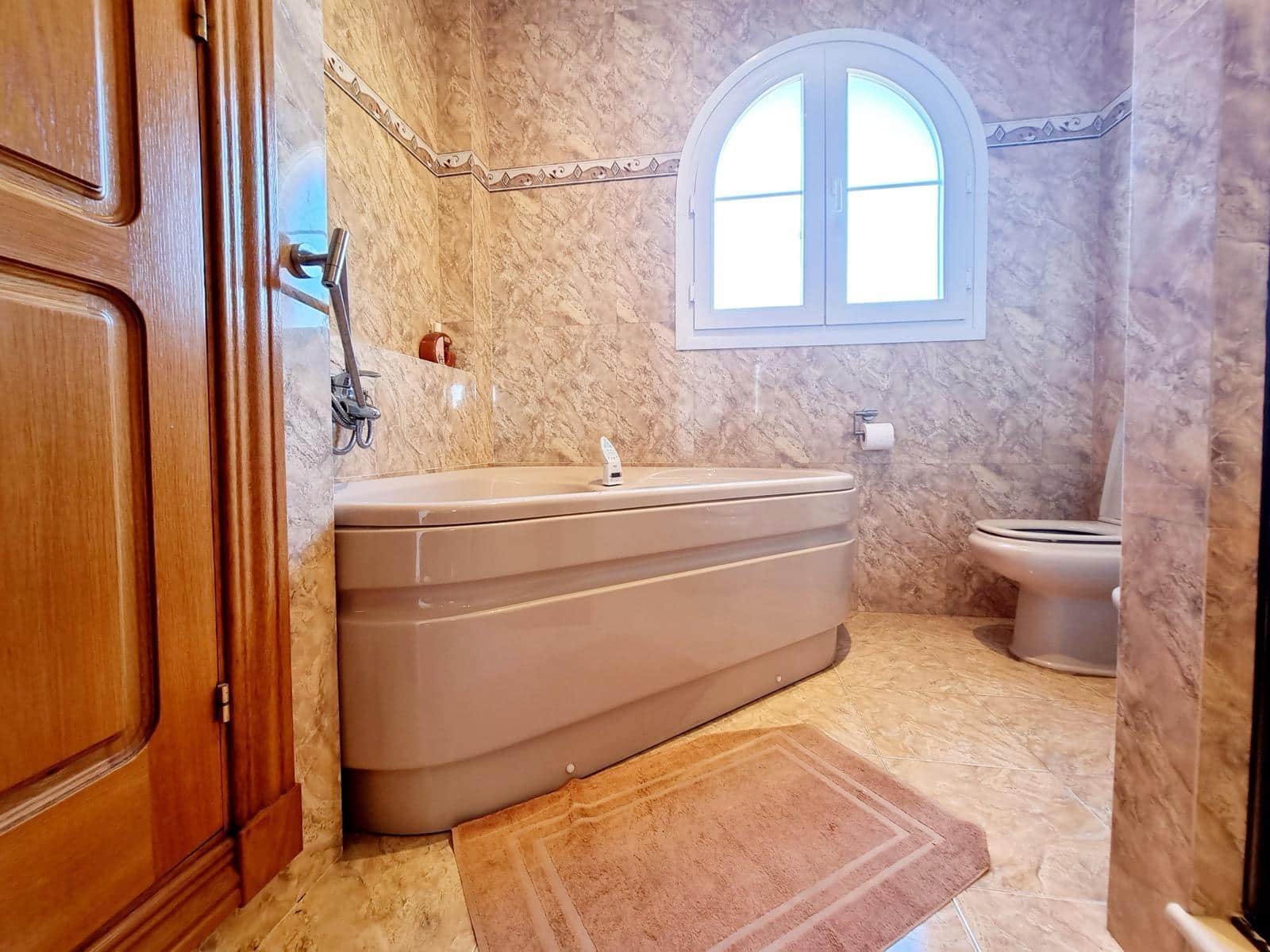 5 slaapkamer Villa te koop in Torrequebrada met zwembad garage - € 950.000 (Ref: 9850063)