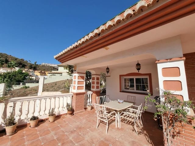 5 slaapkamer Villa te koop in Torrequebrada, Benalmádena met zwembad garage - € 950.000 (Ref: 9850063)