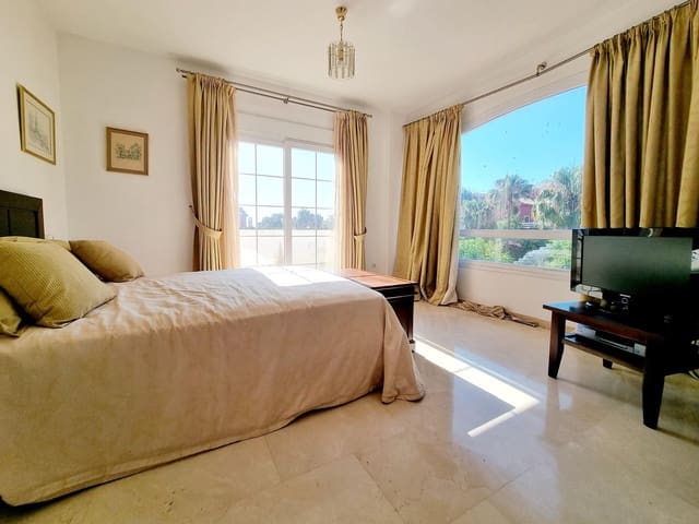 5 slaapkamer Villa te koop in Torrequebrada, Benalmádena met zwembad garage - € 950.000 (Ref: 9850063)