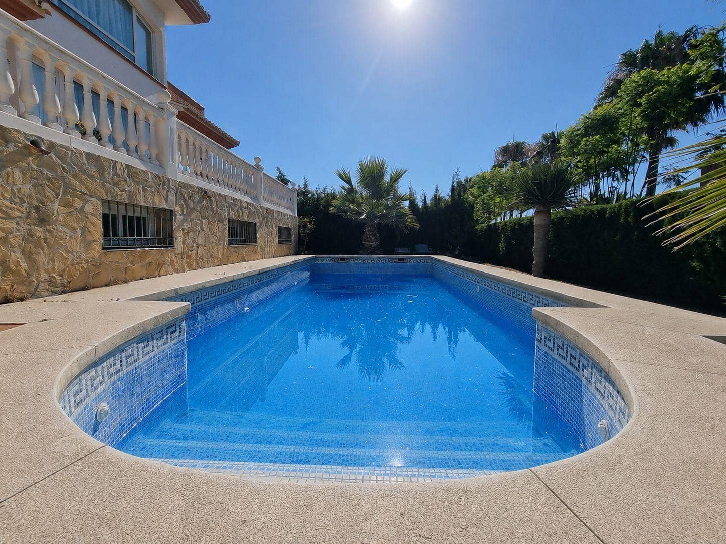 5 slaapkamer Villa te koop in Torrequebrada met zwembad garage - € 950.000 (Ref: 9850063)
