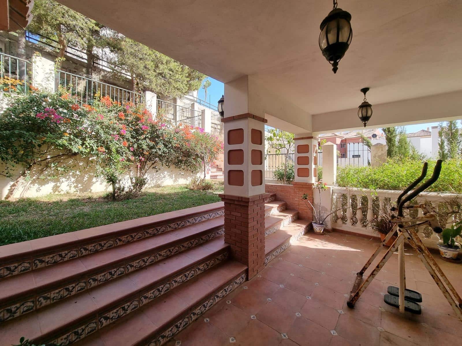 5 slaapkamer Villa te koop in Torrequebrada met zwembad garage - € 950.000 (Ref: 9850063)
