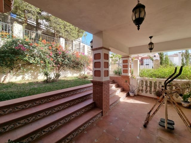 5 slaapkamer Villa te koop in Torrequebrada, Benalmádena met zwembad garage - € 950.000 (Ref: 9850063)