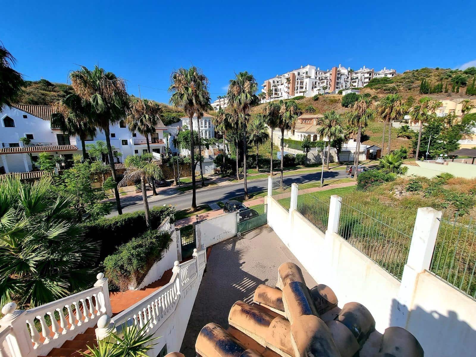 5 slaapkamer Villa te koop in Torrequebrada met zwembad garage - € 950.000 (Ref: 9850063)