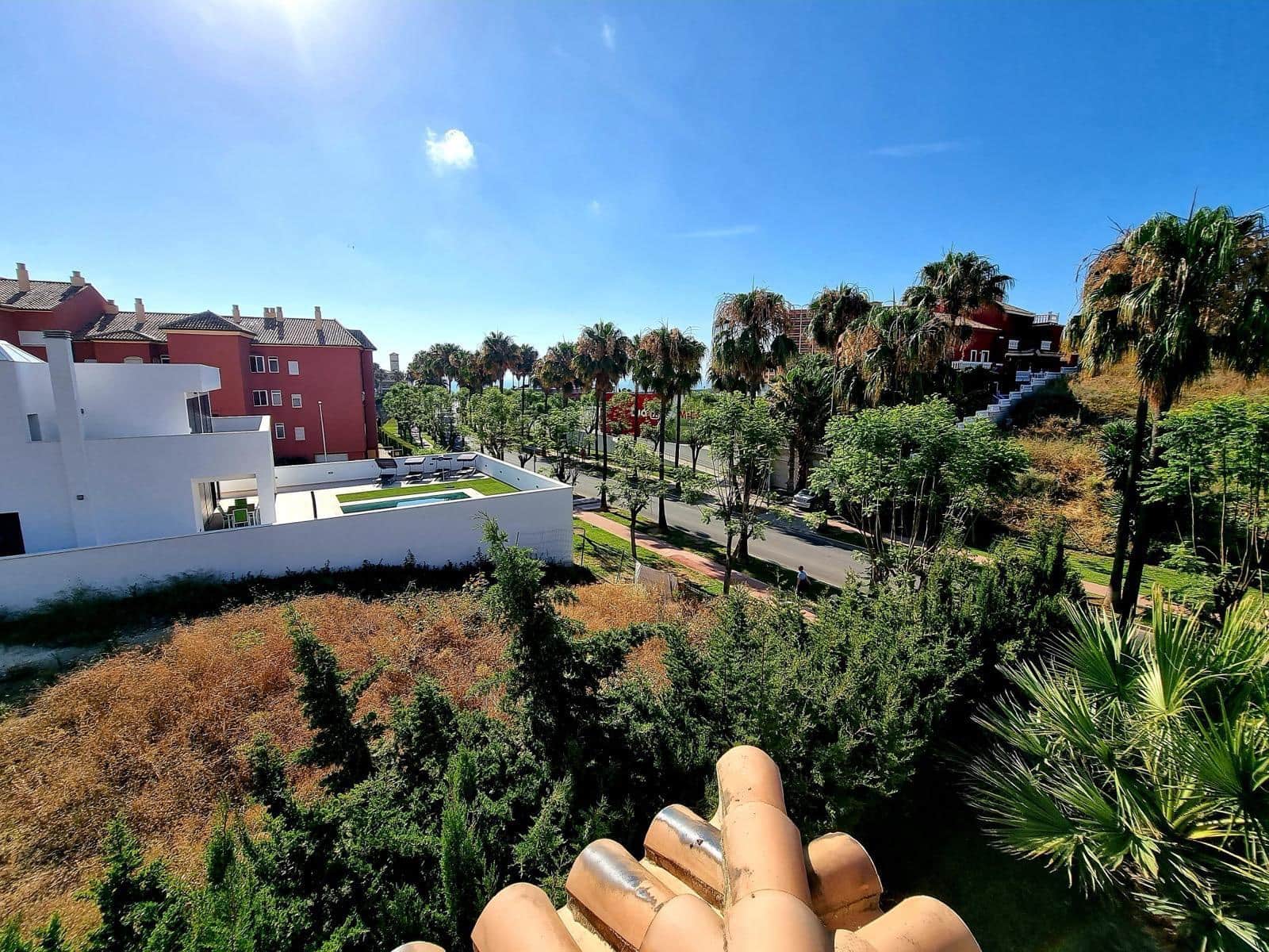 5 slaapkamer Villa te koop in Torrequebrada met zwembad garage - € 950.000 (Ref: 9850063)