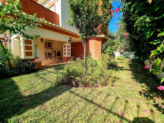 5 slaapkamer Villa te koop in Torrequebrada, Benalmádena met zwembad garage - € 950.000 (Ref: 9850063)