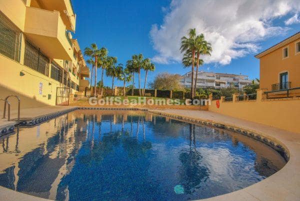 2 makuuhuone Huoneisto myytävänä paikassa Benalmadena Costa, Benalmádena mukana uima-altaan 
autotalli - 390 000 € (Ref: 9906610)