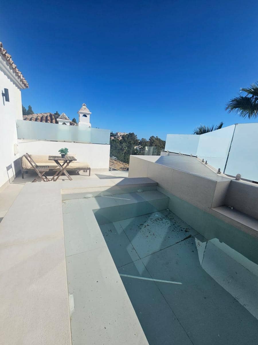 3 quarto Moradia para arrendar em Torrequebrada com piscina garagem - 2 400 € (Ref: 9937345)