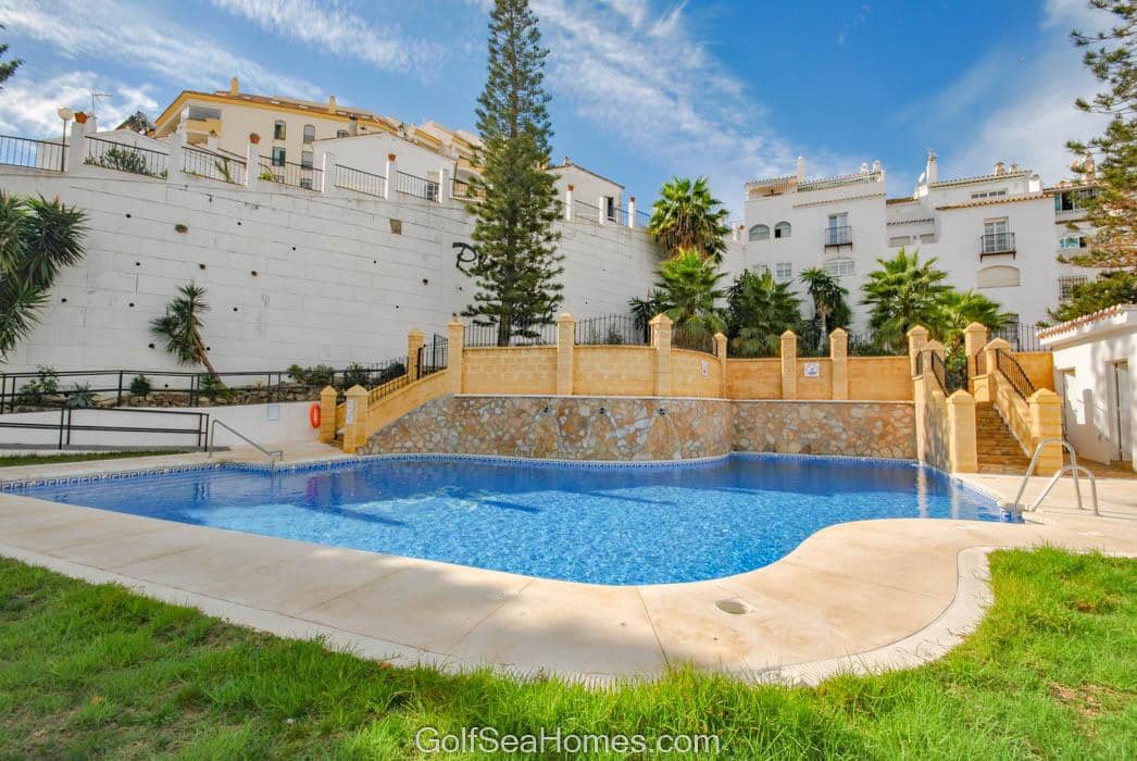 3 quarto Moradia para arrendar em Torrequebrada com piscina garagem - 2 400 € (Ref: 9937345)