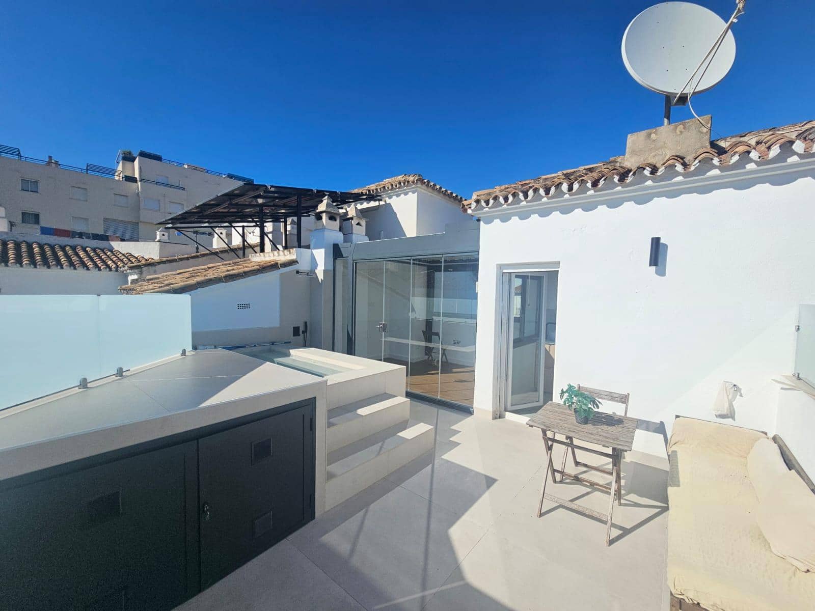 3 quarto Moradia para arrendar em Torrequebrada com piscina garagem - 2 400 € (Ref: 9937345)