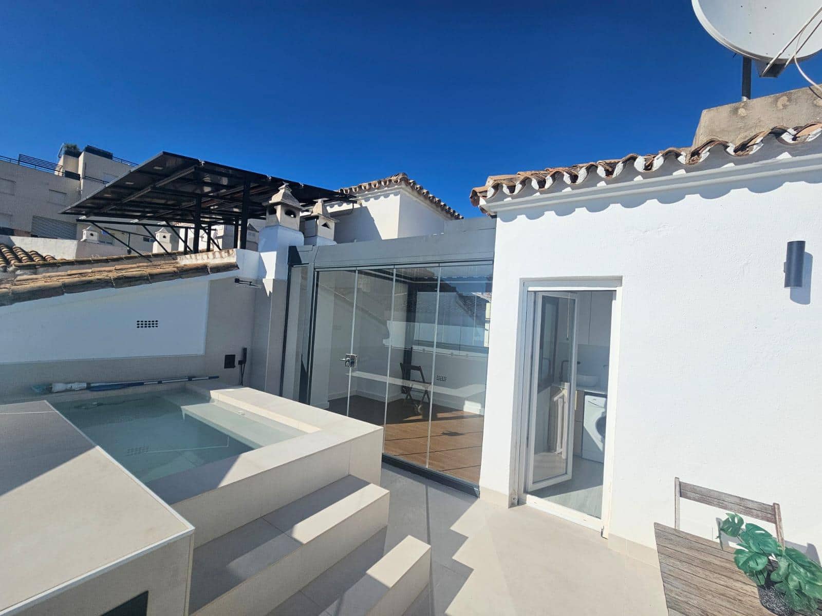 3 quarto Moradia para arrendar em Torrequebrada com piscina garagem - 2 400 € (Ref: 9937345)