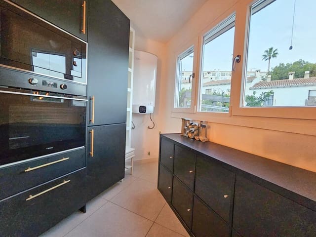 3 quarto Moradia para arrendar em Torrequebrada, Benalmádena com piscina garagem - 2 400 € (Ref: 9937345)