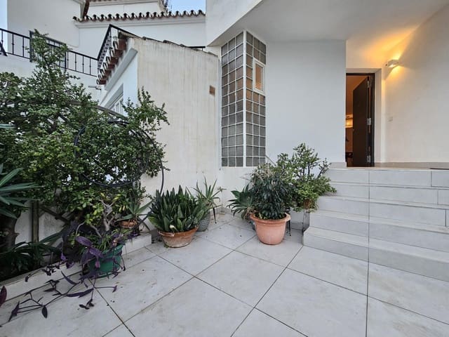 3 quarto Moradia para arrendar em Torrequebrada, Benalmádena com piscina garagem - 2 400 € (Ref: 9937345)